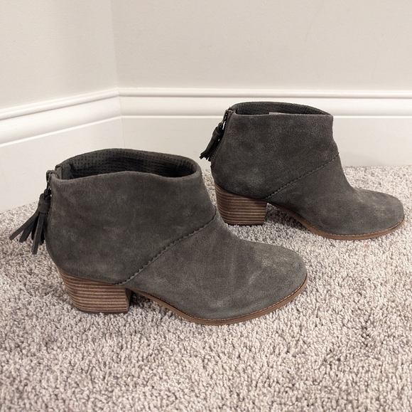 TOMS Leila Forrest Green Suede Booties sz 8.5 - Picture 1 of 6